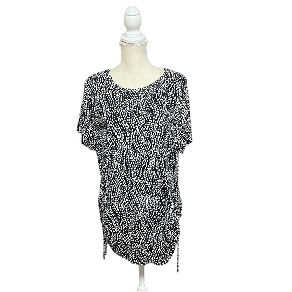 Black‎ and White Patterned Tunic Top